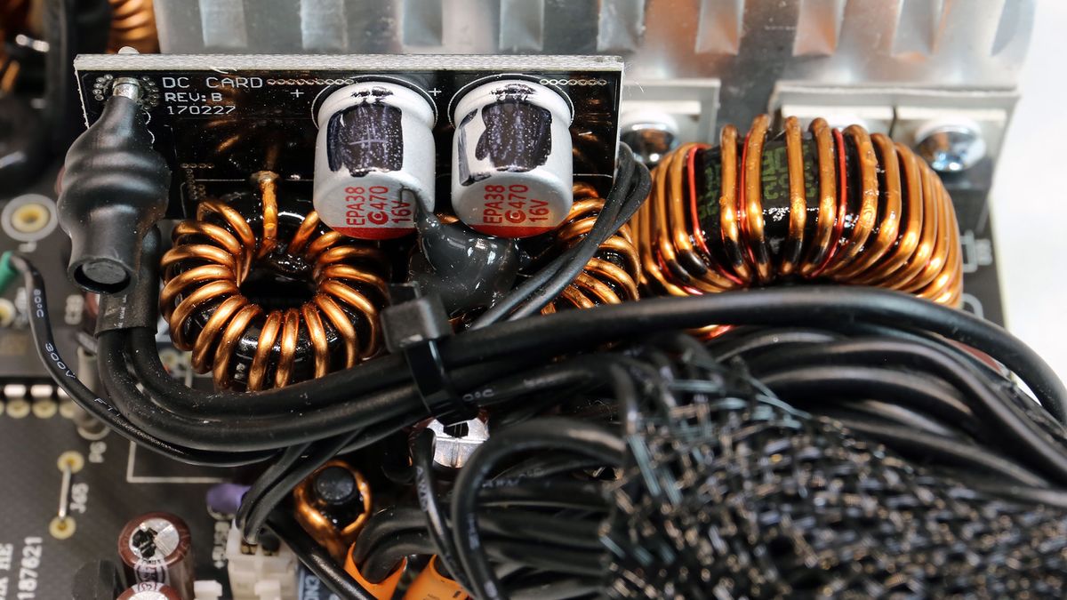 XPG Pylon 550W