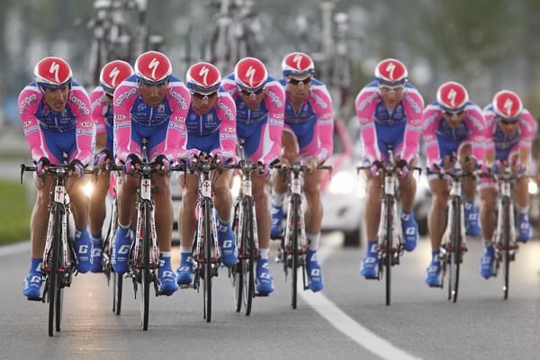 Team Lampre-Farnese Vini time trials to 13th place in stage four of the Giro d'Italia.