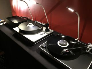 Check out the Clearaudio TT5 tangential tonearm (centre)