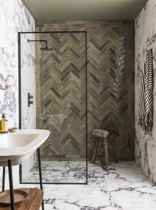 a wet room design idea with contrasting tiles