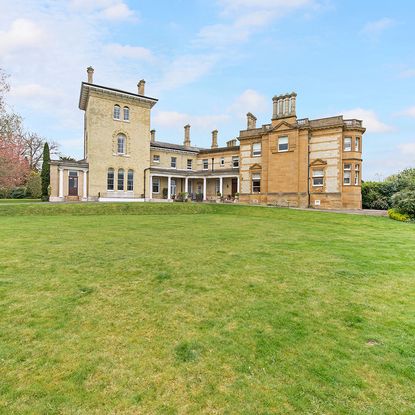 Villa with garden & trees