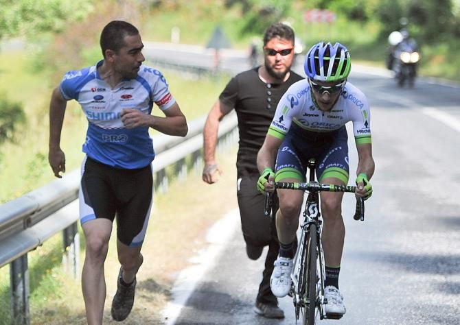 Adam Yates (Orica-GreenEdge) has some encouragement from the fans.