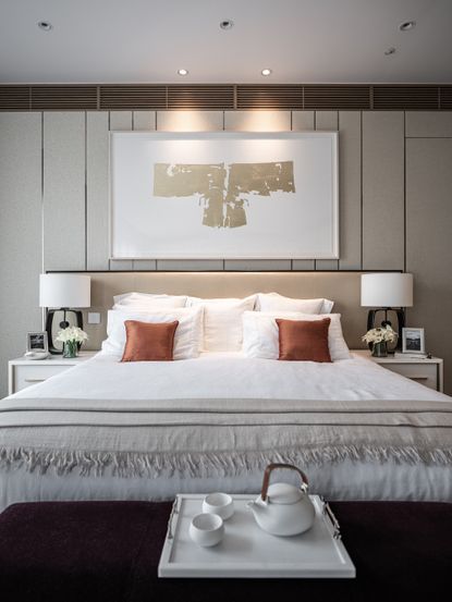 How to style a bed ??? 8 ways to make a bed like a hotel | Livingetc