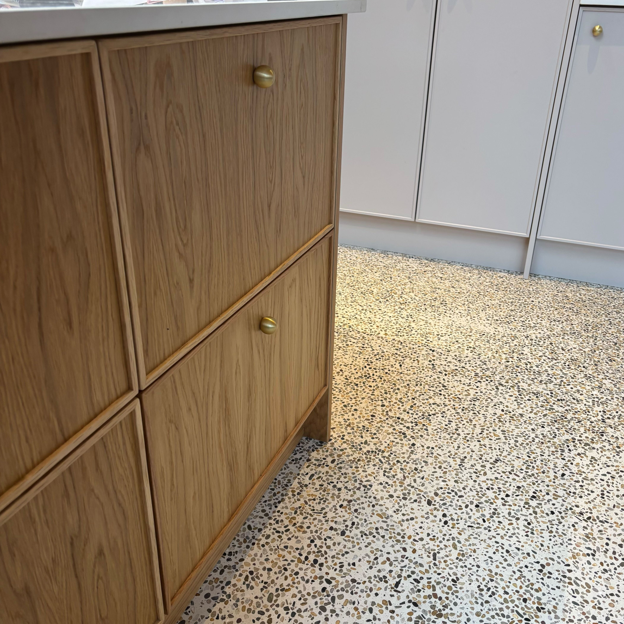 Slim shaker style kitchen and concrete floor