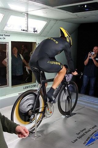 Cyclingnews.com correspondent Bruce Hildenbrand videoed Armstrong while he was in the wind tunnel