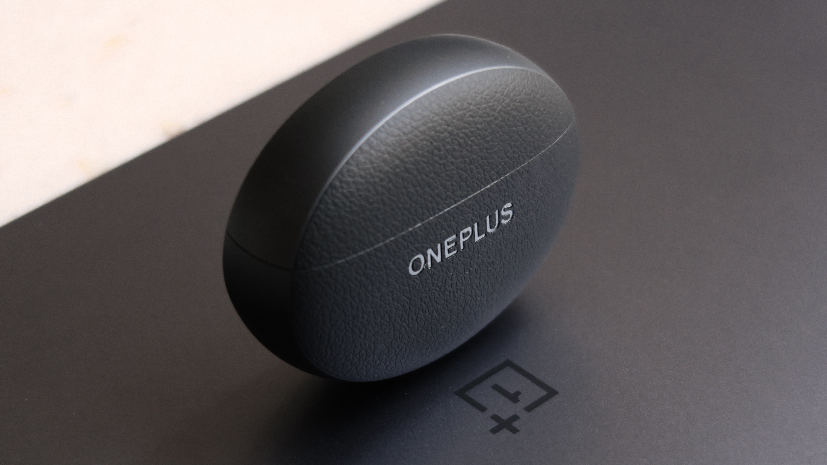 OnePlus Buds Pro 3 review case closed near