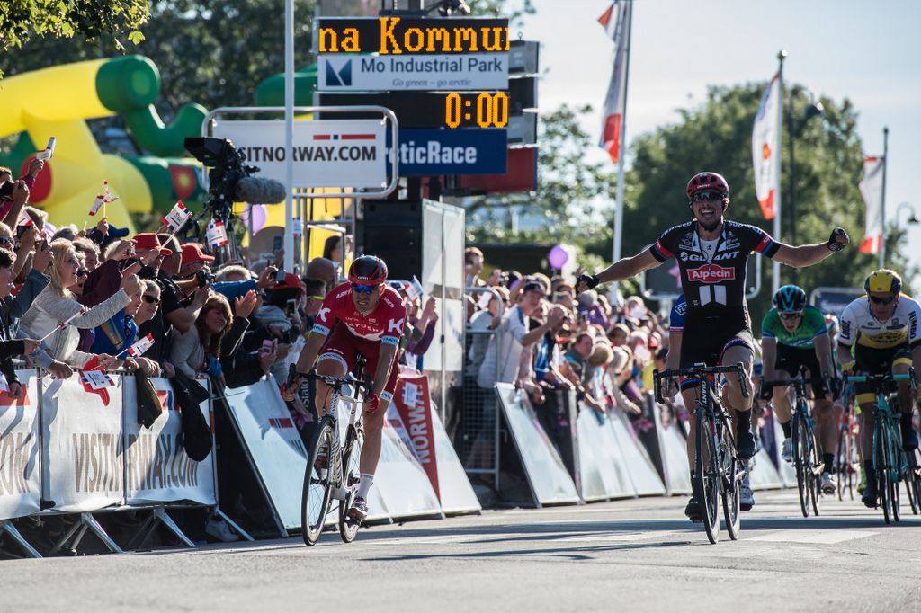 John Degenkolb (Giant-Alpecin) gets the better of Alexander Kristoff for the win