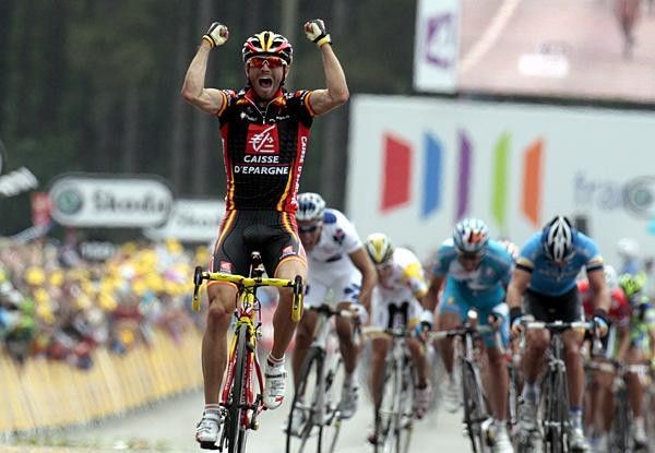 Alejandro Valverde (Caisse d'Epargne) was easily the strongest on the C&ocirc;te de Cadoudal in Plumelec.