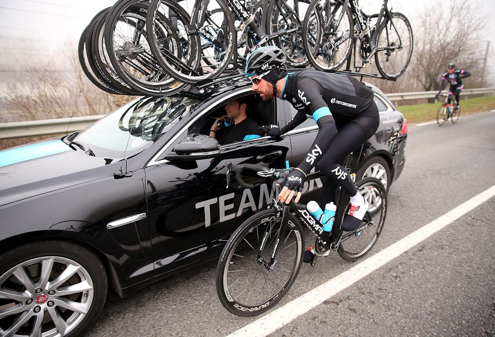 Bradley Wiggins talks with the team car.