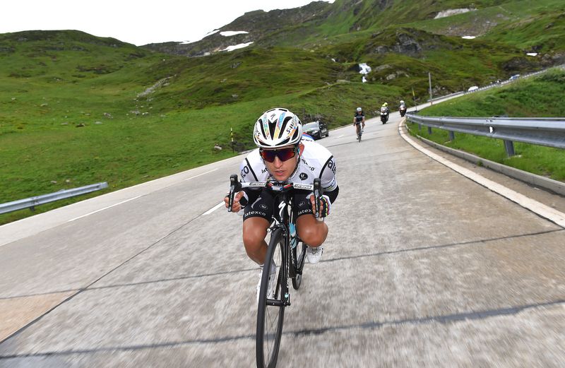 Michał Kwiatkowski (Etixx-Quick Step) gets aero