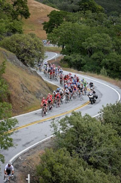 The peloton on the winding roads of Mt Hamilton