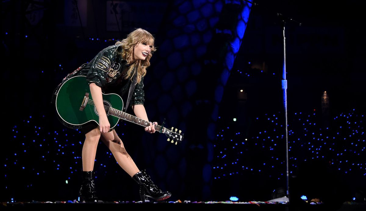 Taylor Swift performs live at the Tokyo Dome in 2018