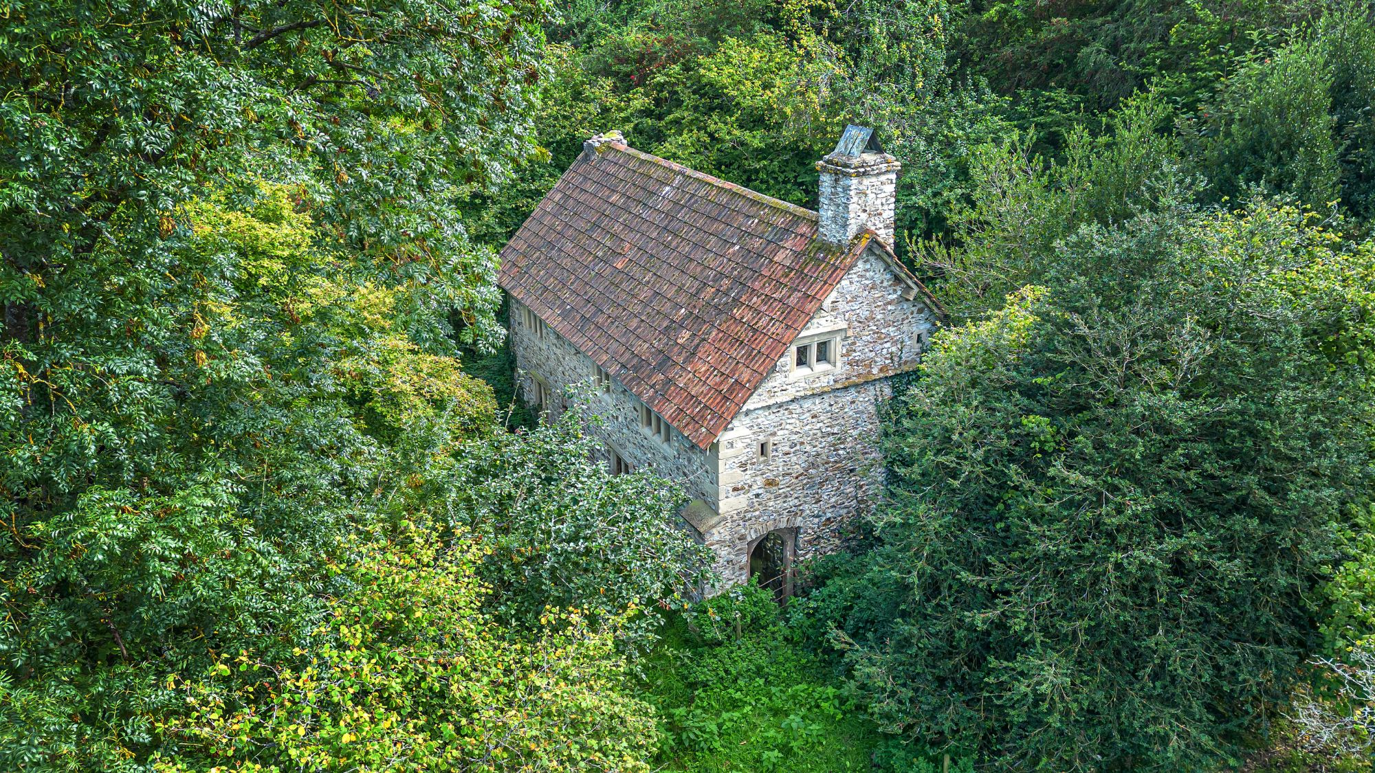 ruined but full- of-potential 17th  century Grade II cottage