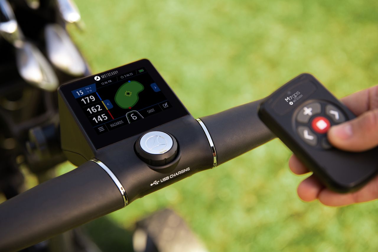 The GPS handle and handset of the Motocaddy M7 GPS