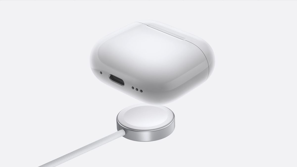 AirPods 4 charging case and wireless charging