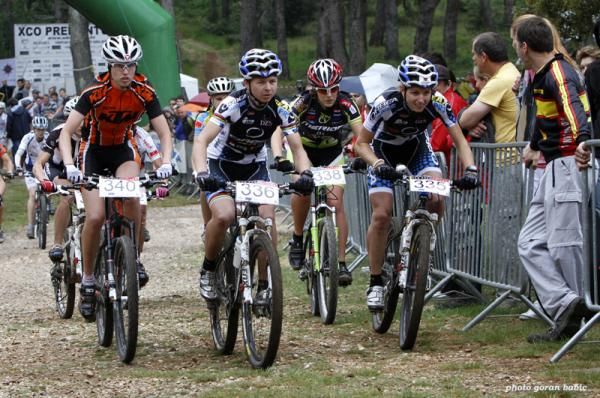 The start of the elite women's race