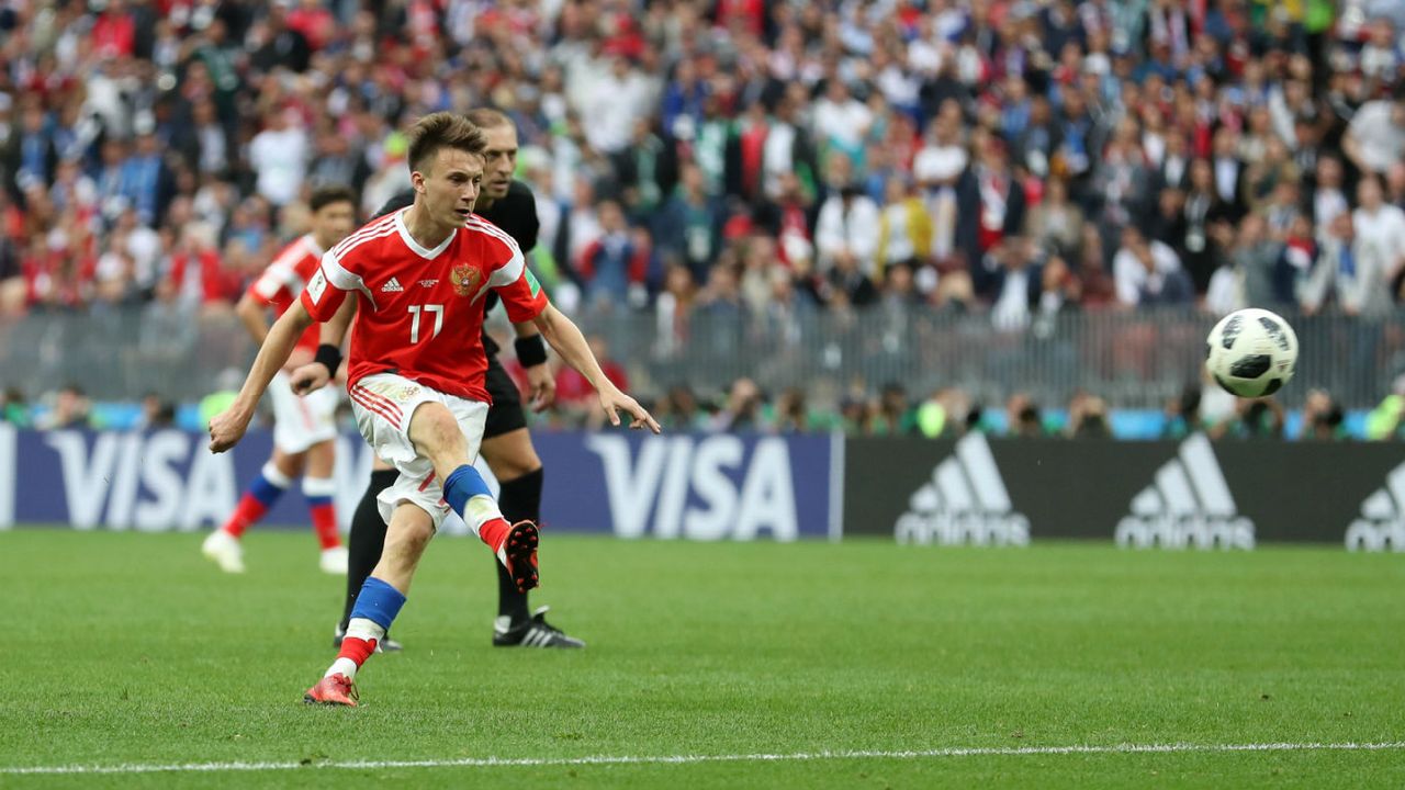 Aleksandr Golovin free-kick Russia 5 Saudi Arabia 0 World Cup