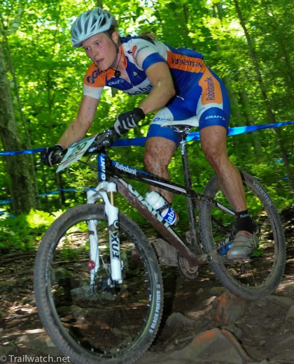 Katie Compton (Giant Rabobank) descending through a rock garden