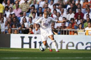 Roberto Carlos playing for Real Madrid, 2006