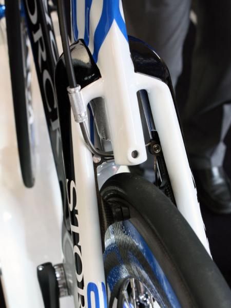 Likewise, the rear brake is neatly integrated into the seat stays.