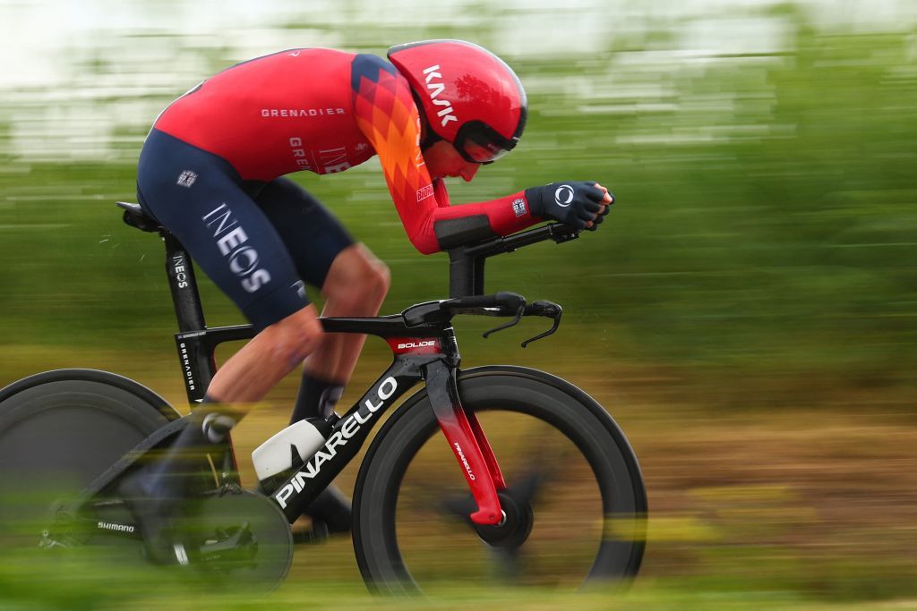 Tao Geoghegan Hart (Ineos) rides to third in the 2023 Giro d&#039;Italia stage 9 time trial