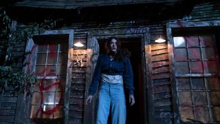 clover outside of graffiti-covered house in Until Dawn