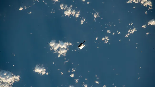 Astronauts drop a tool bag on ISS spacewalk FG7fGqo4TzV7Y2pqvckdGG-650-80.jpg