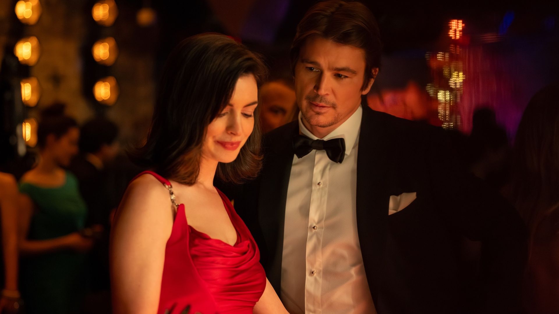 Anne Hathaway in a red dress and Josh Hartnett in a tuxedo in Verity