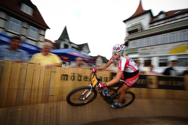 Hanna Klein does the wall ride on her way to third place.