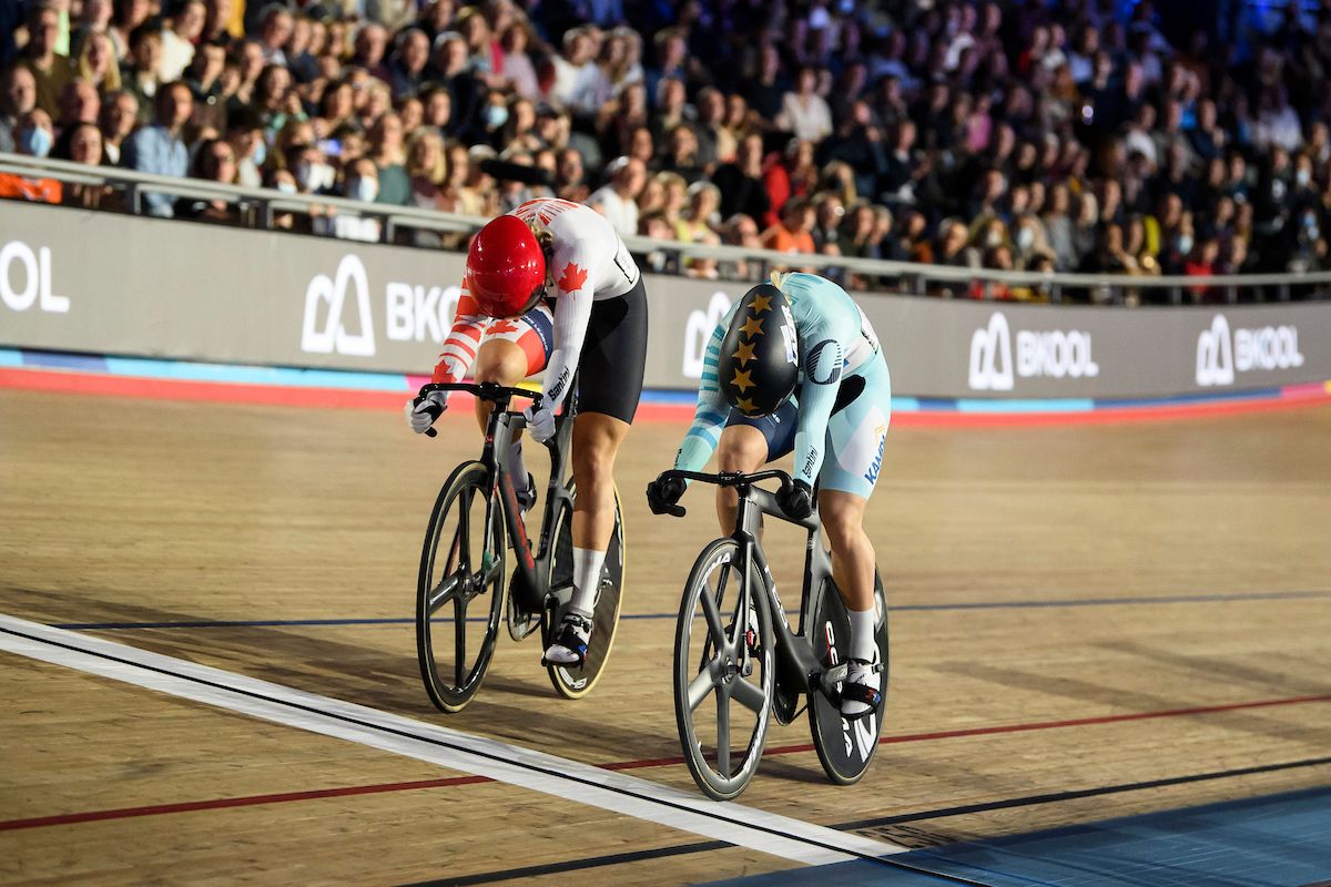 Picture by Alex Broadway/SWpix.com - 04/12/2021 - Cycling - UCI Track Champions League Round 4 - London / Lee Valley VeloPark, London, England - Emma Hinze of Germany beats Kelsey Mitchell of Canada to win the Women&acirc;s Sprint Final.