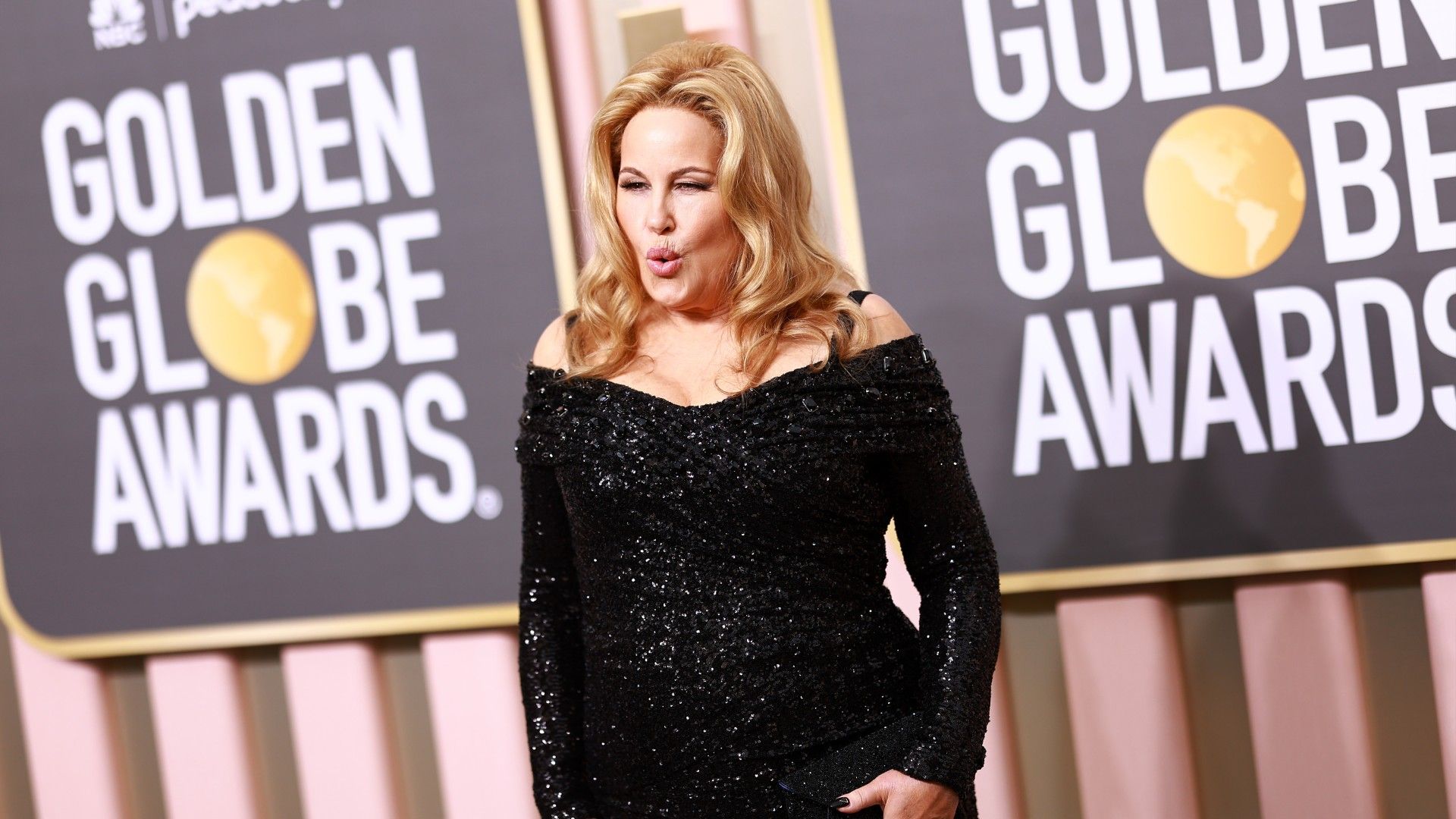 jennifer coolidge golden globes dress Jennifer Coolidge Wins 2023 Golden Globe Award