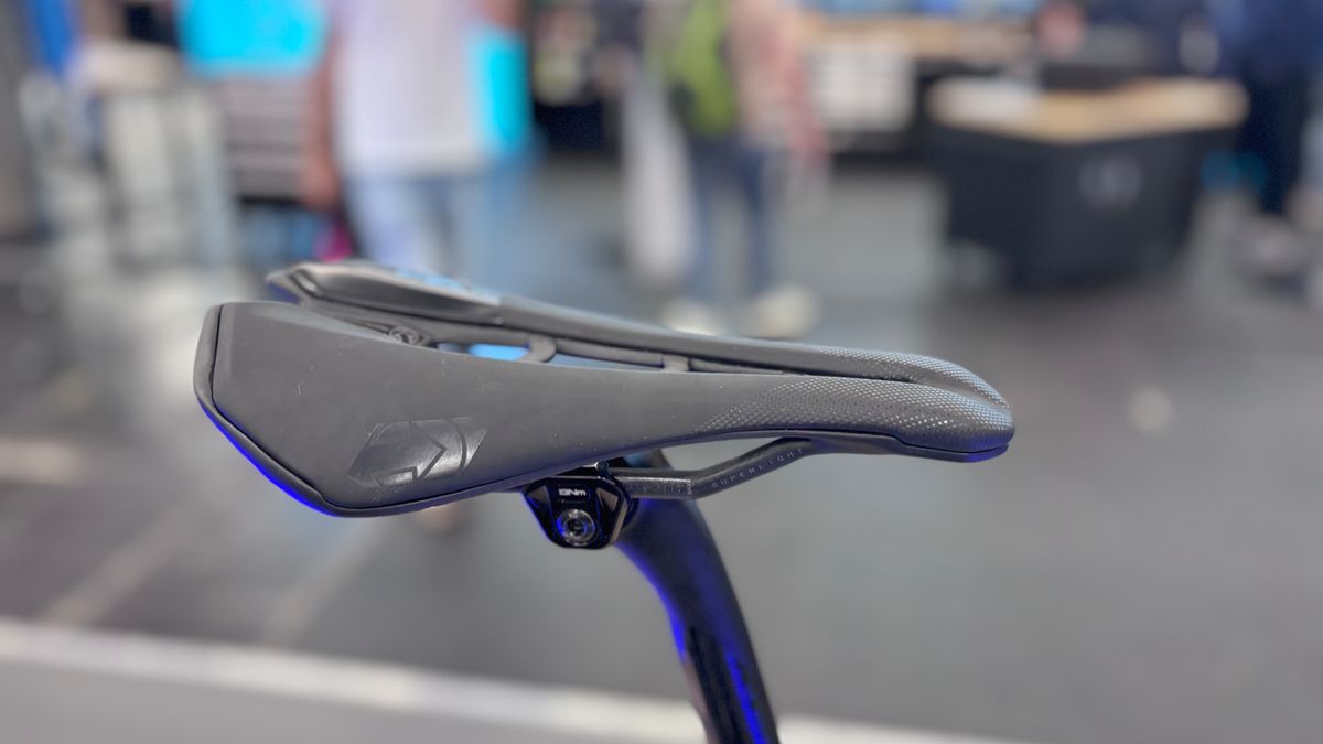 PRO Stealth Superlight saddle