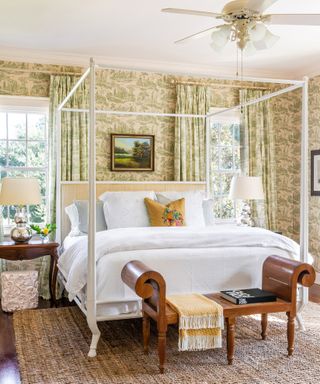 Della Belle bed and breakfast, bedroom in historic house in Louisiana, boutique hotel in USA, nostalgic interior design in old lake house