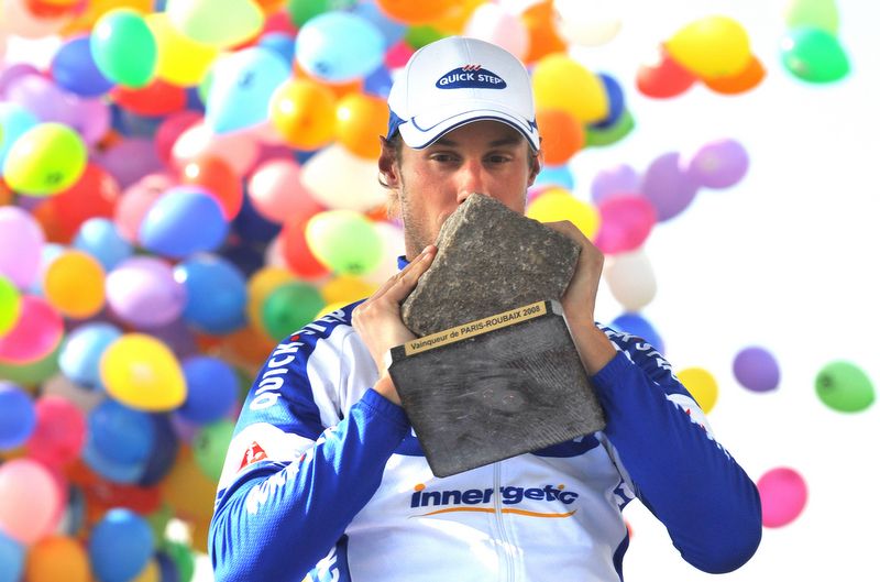 The balloons are released as Tom Boonen kisses the pave trophy