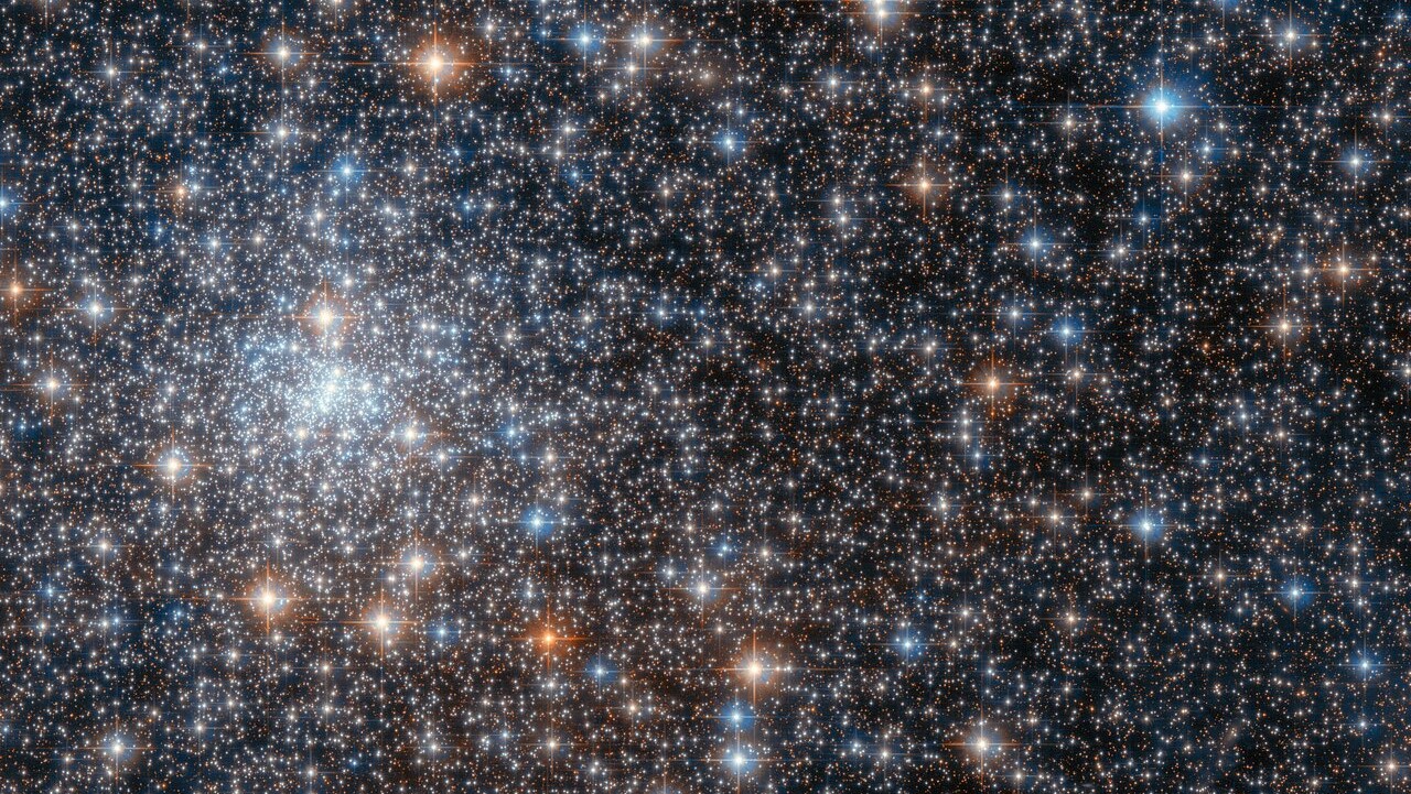 aansluiten Centrum straf Glimmering Hubble Space Telescope photo shows stunning starburst effect |  Space