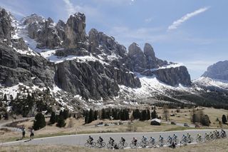 21 May 2016 99th Giro d'Italia Stage 14 : Alpago - Corvara Peloton at Passo Gardena Photo : Yuzuru SUNADA
