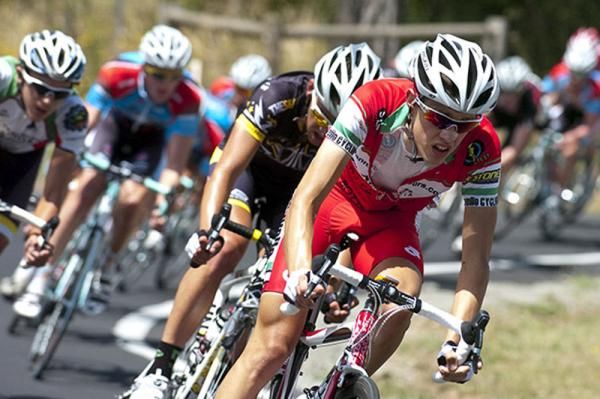 Eventual winner Ben Dyball from New South Wales corners on the back of the course still chasing solo leader Geoff Straub up ahead.
