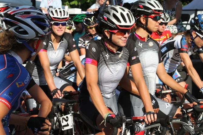 The Specialized-lululemon team lines up