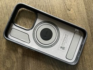 Spigen Enzo Iphone Case Lifestyle Interior