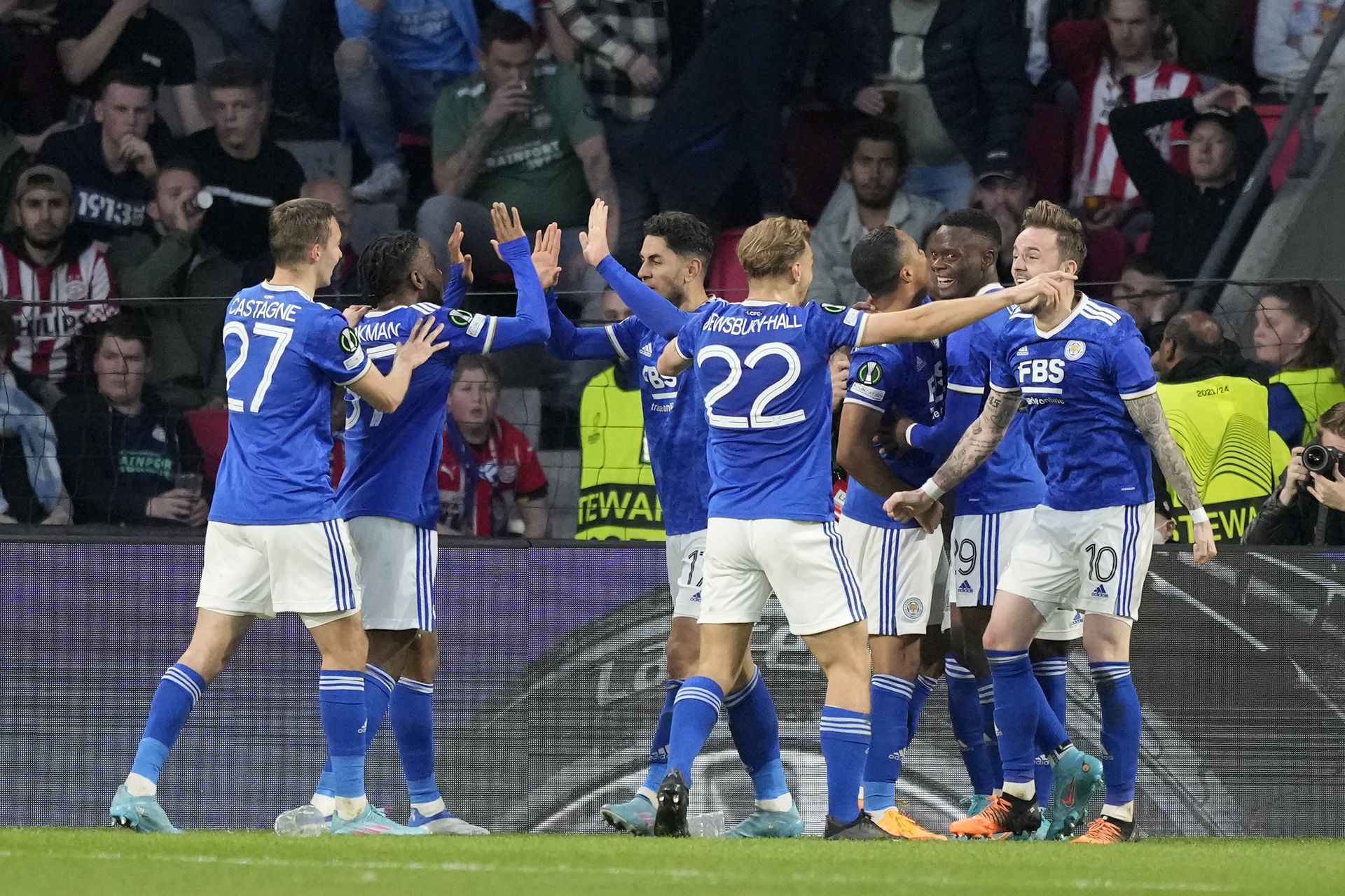 Лестер ПСВ полуфинал. Лестер море. Лига конференций полуфинал. Leicester City фотографии.