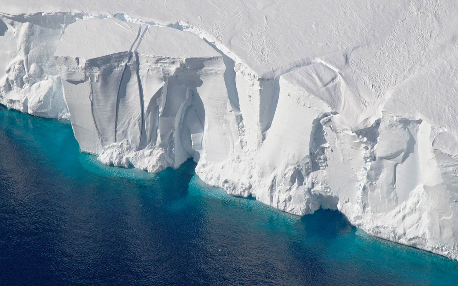 antarctica lost 3 trillion tons of ice