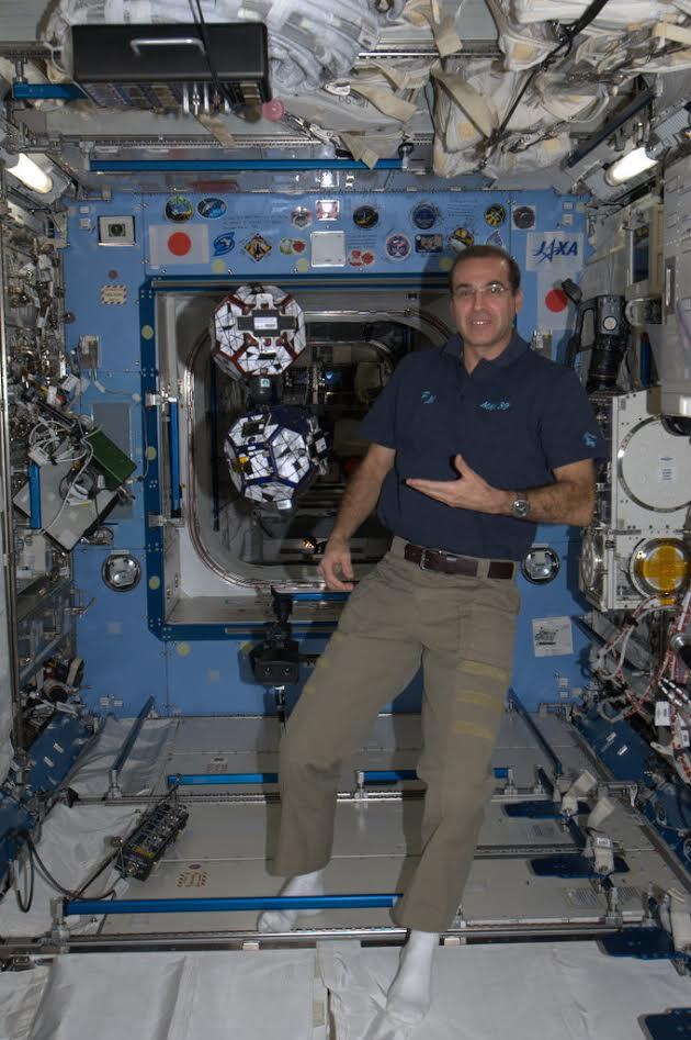 Astronaut Mastracchio with SPHERES Experiment