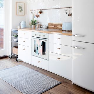 White kitchen with grey rug