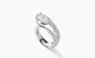 Serti Inversé ring in white gold