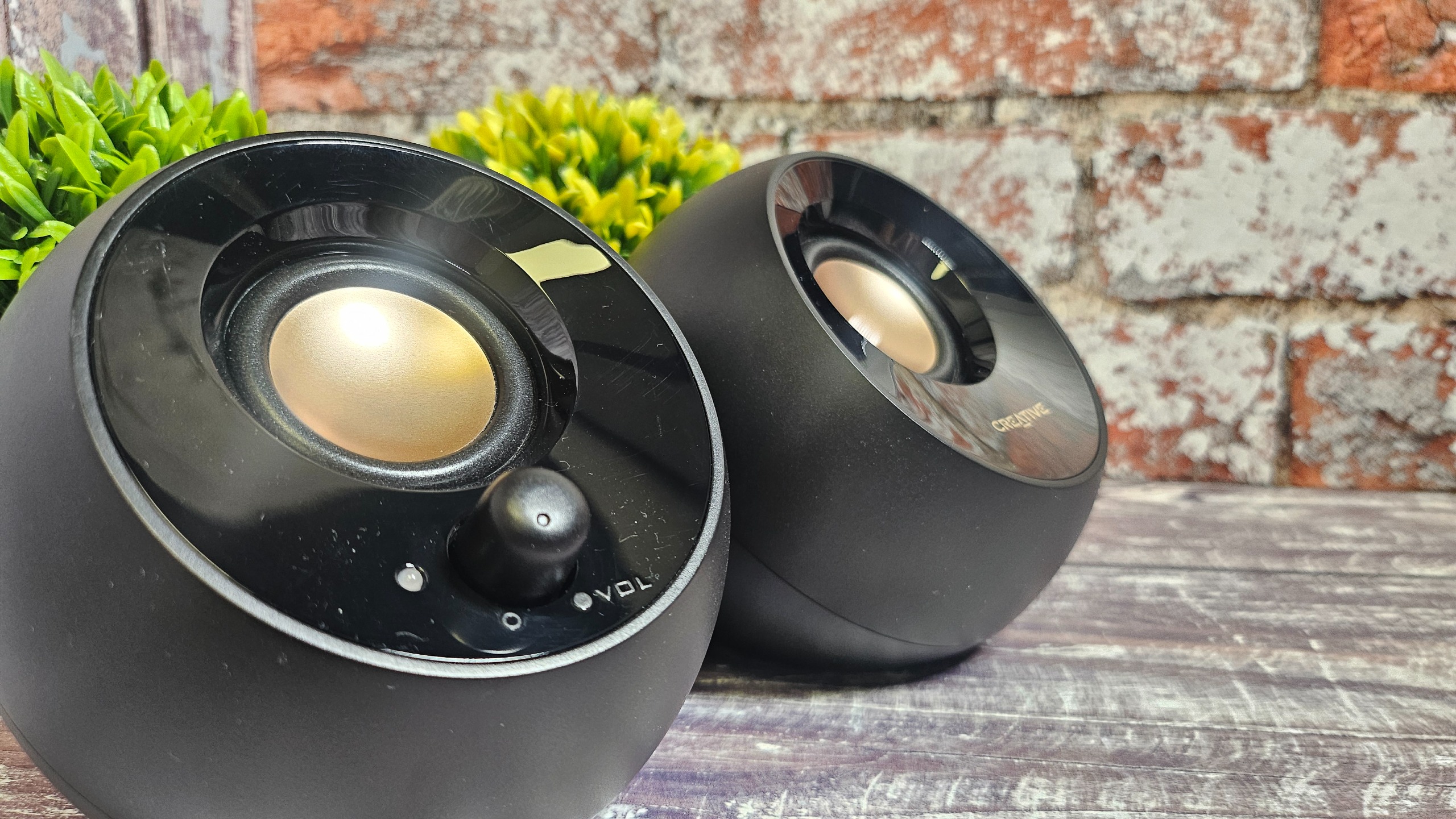 A close up of the Creative Pebble Plus satelite speakers and the right speaker's volume dial