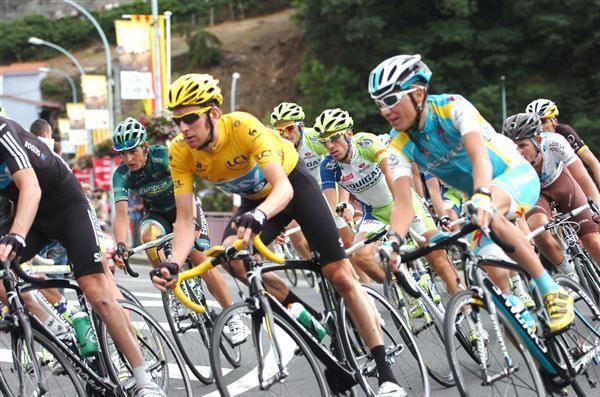 Vincenzo Nibali keeps race leader Bradley Wiggins in his sights