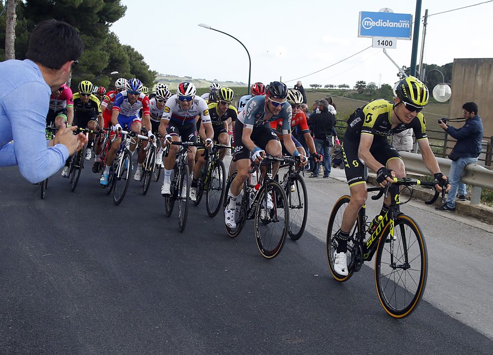 LottoNL-Jumbo at the front of the field