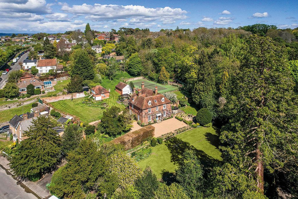 Properties for sale with tennis courts: Vale House, Loose, Maidstone, Kent