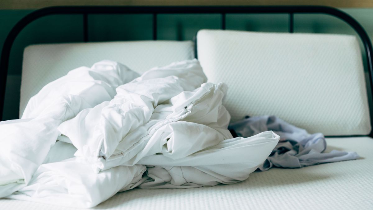 How often should you change your bedsheets? Experts explain Homes