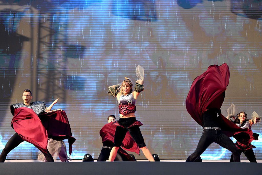Dancers at the 2022 Giro d'Italia teams presentation